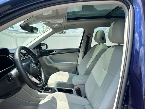 Used 2023 Volkswagen Tiguan SE w/ Panoramic Sunroof Package FWD image 12
