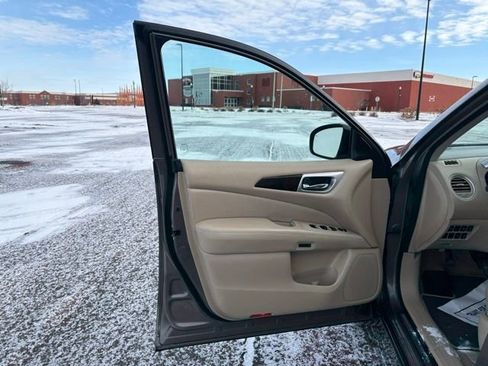 Used 2014 Nissan Pathfinder SL w/ SL Premium Package image 4