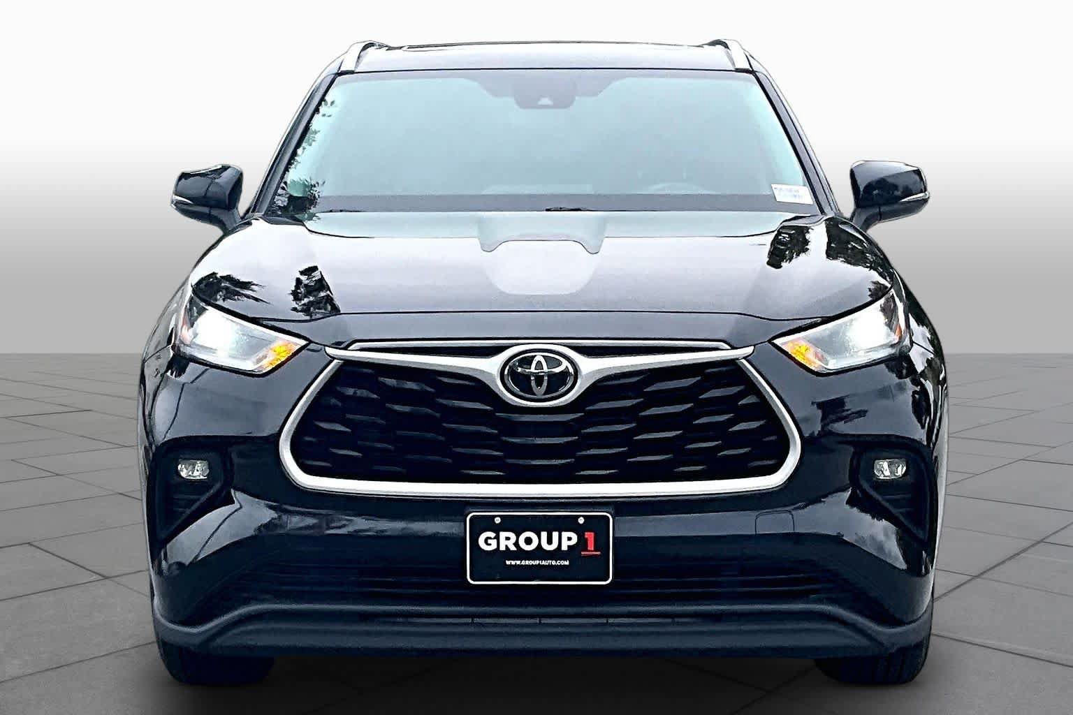 Used 2021 Toyota Highlander XLE AWD/4WD image 4