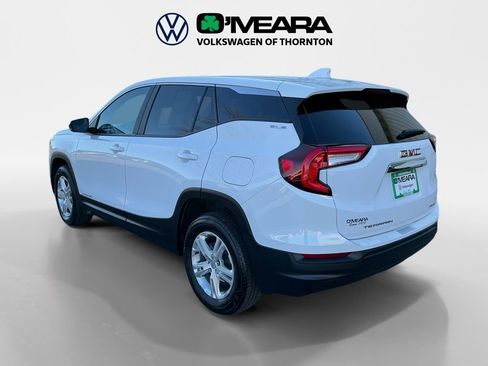 Used 2024 GMC Terrain SLE image 3