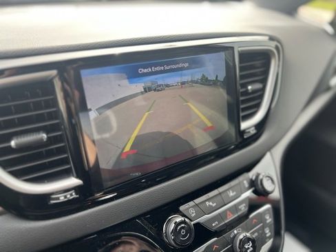 Used 2025 Chrysler Voyager LX image 19