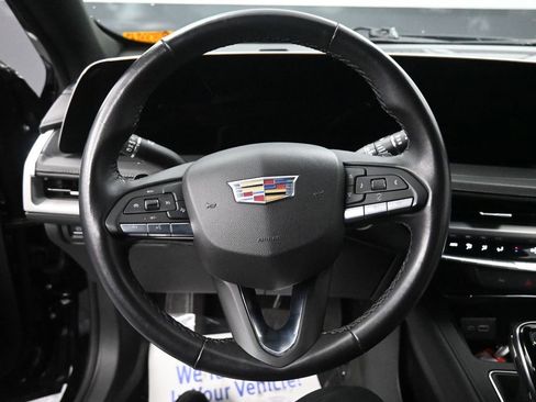 Used 2025 Cadillac XT4 Premium Luxury image 33