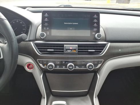 Used 2018 Honda Accord Touring image 26
