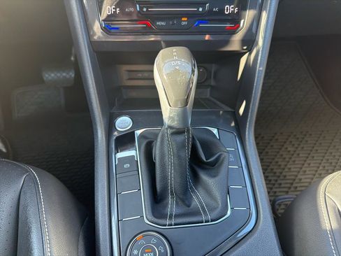 Used 2022 Volkswagen Tiguan SE w/ Panoramic Sunroof Package AWD/4WD image 27