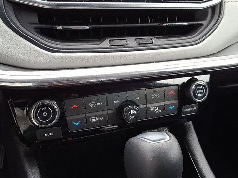 Certified 2023 Jeep Compass Limited AWD/4WD image 16