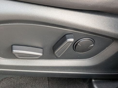 Certified 2023 Ford Explorer XLT w/ Equipment Group 202A image 23