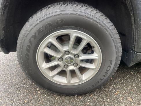 Used 2018 Jeep Grand Cherokee Laredo AWD/4WD image 11