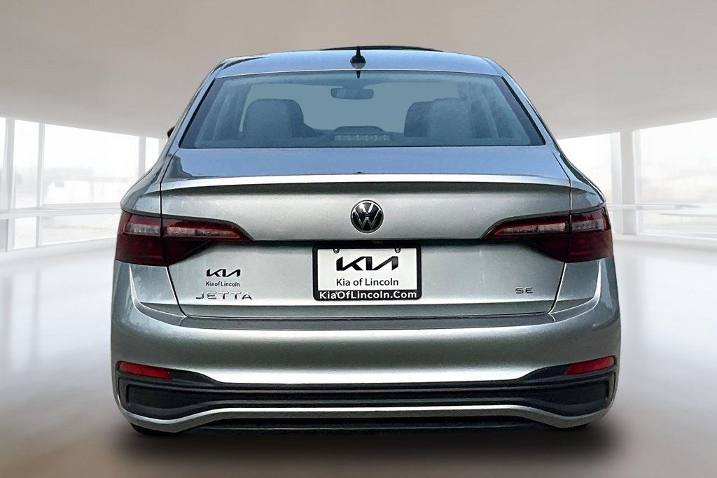 Used 2024 Volkswagen Jetta SE FWD image 5