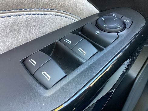 Used 2025 Chevrolet Trax LT w/ LT Convenience Package FWD image 23