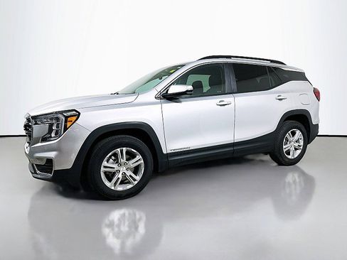 Used 2022 GMC Terrain SLE w/ Driver Convenience Package image 3