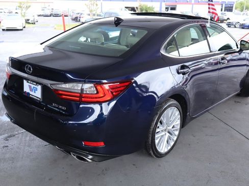 Used 2018 Lexus ES 350 w/ Luxury Package w/Wood Trim image 5
