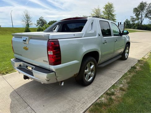 Used 2013 Chevrolet Avalanche LTZ AWD/4WD image 7