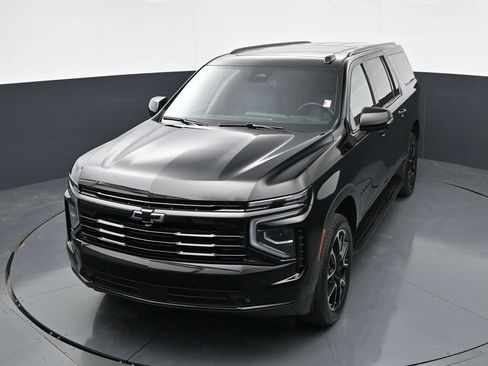 Used 2025 Chevrolet Suburban RST w/ Comfort Package AWD/4WD image 40