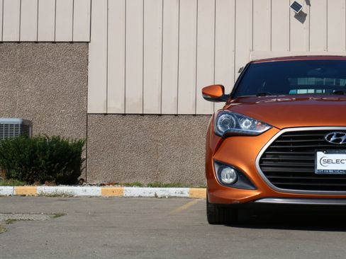 Used 2016 Hyundai Veloster Turbo image 3