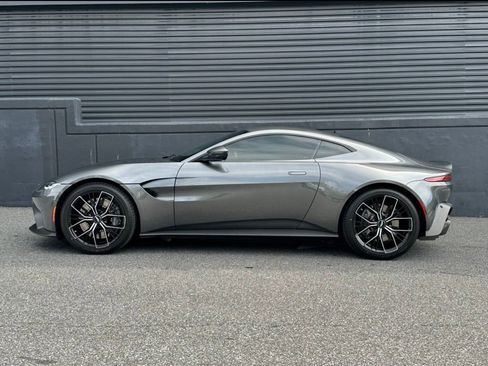 Used 2021 Aston Martin V8 Vantage Coupe image 2