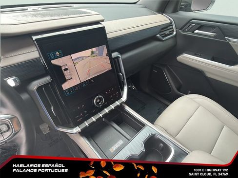 Certified 2026 GMC Acadia Elevation w/ Elevation Premium Package FWD image 19