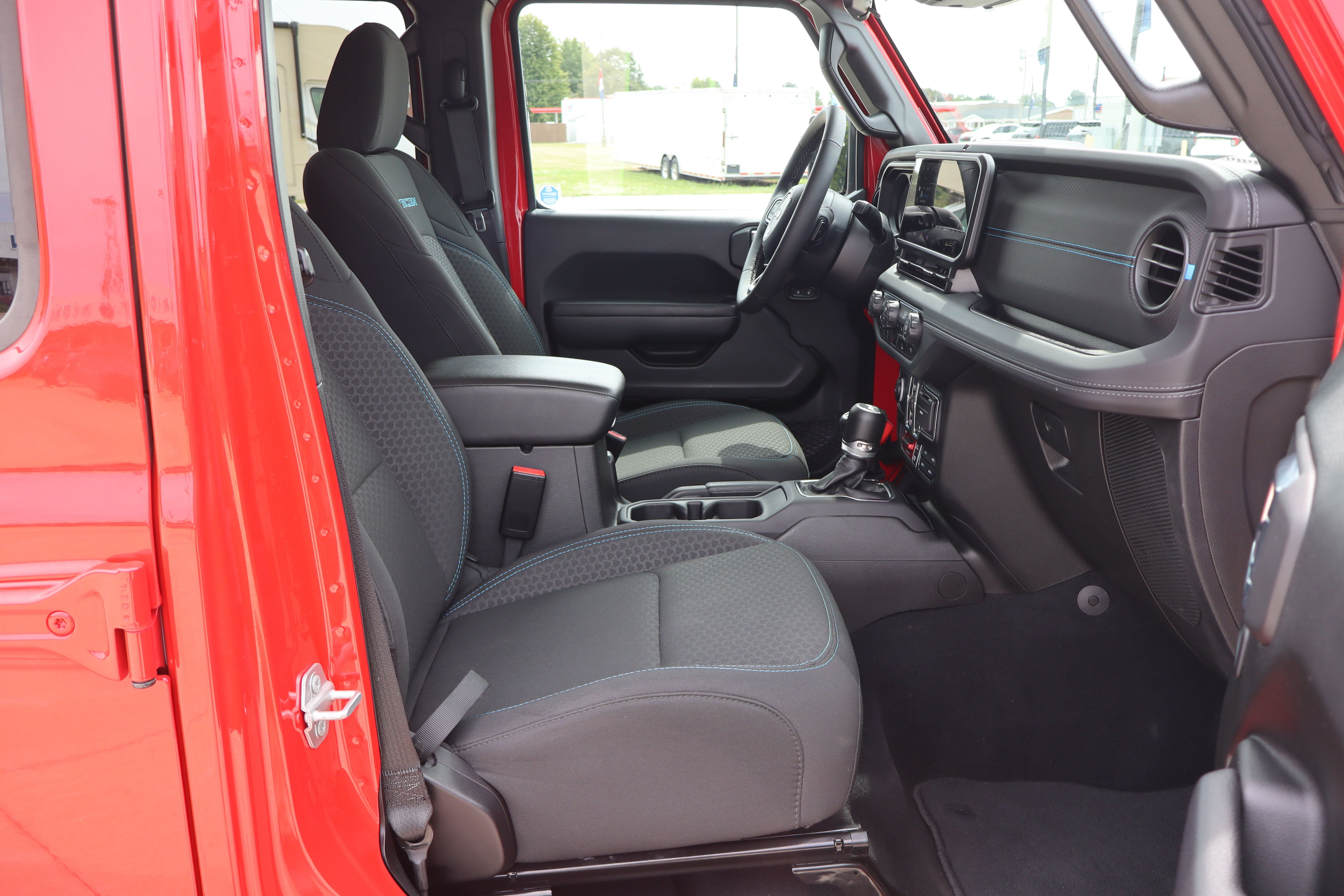 Used 2025 Jeep Wrangler Unlimited Rubicon 4xe w/ Convenience Group AWD/4WD image 12