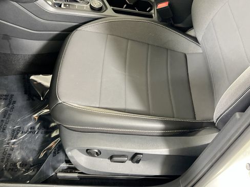 Used 2022 Volkswagen Taos SE image 19