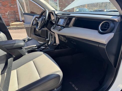 Used 2015 Toyota RAV4 Limited image 34