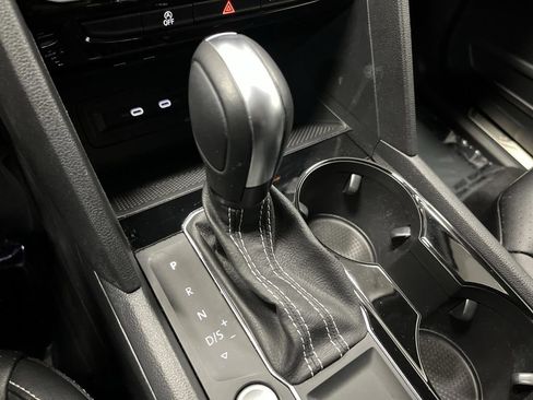 Used 2022 Volkswagen Atlas SE w/ Black Wheel Package image 21