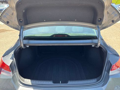 Used 2025 Hyundai Elantra Limited FWD image 33