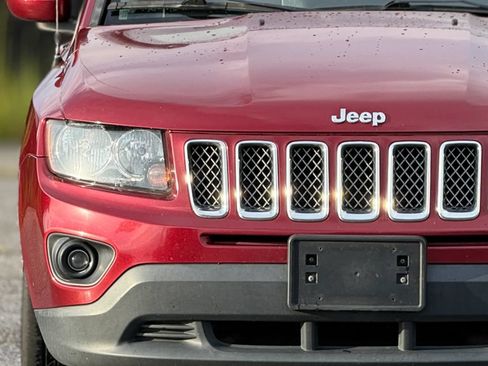 Used 2017 Jeep Compass Latitude AWD/4WD image 11