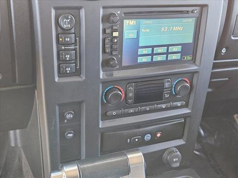 Used 2005 HUMMER H2 w/ Preferred Equipment Group image 12