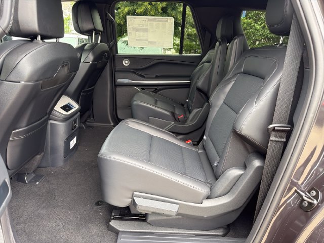 New 2027 Lincoln Navigator L Reserve w/ Jet Appearance Package AWD/4WD image 14