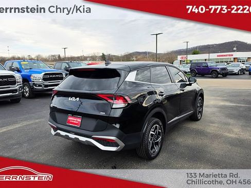 Used 2023 Kia Sportage LX image 29