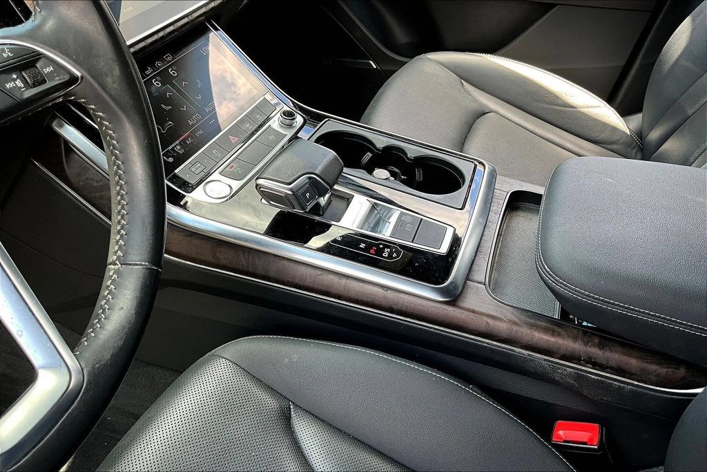 Used 2020 Audi Q8 Premium Plus w/ Premium Plus Package AWD/4WD image 18
