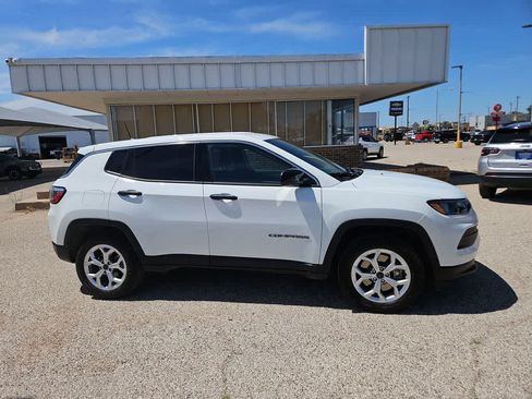 Used 2025 Jeep Compass Sport AWD/4WD image 9
