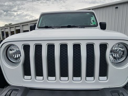 Used 2022 Jeep Wrangler Unlimited Sahara w/ Cold Weather Group AWD/4WD image 11