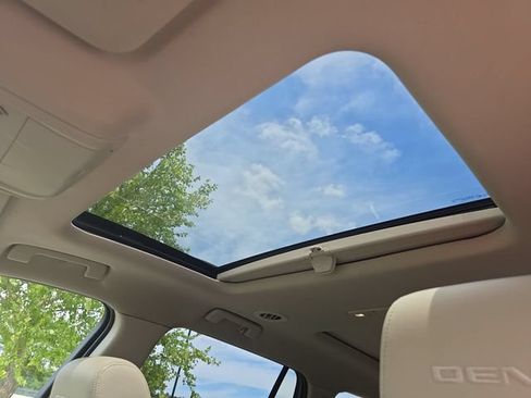 Used 2018 GMC Acadia Denali w/ Technology Package FWD image 32