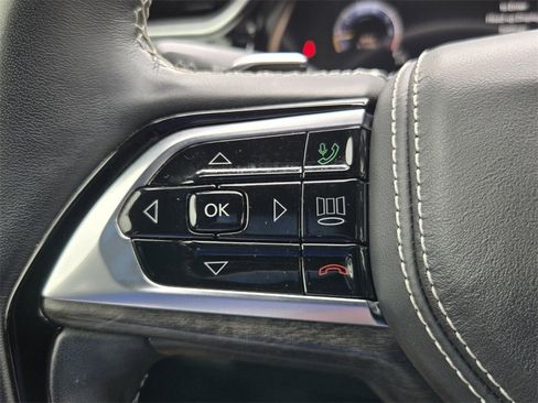 Used 2022 Jeep Grand Cherokee Overland w/ Adv Protech Group III image 25