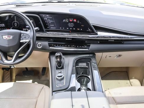 Used 2023 Cadillac Escalade Premium Luxury AWD/4WD image 34