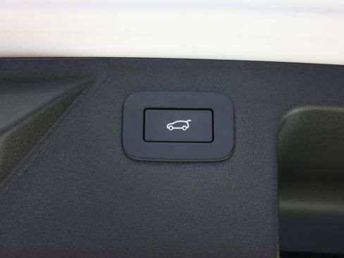 Used 2024 Land Rover Discovery Sport S image 33