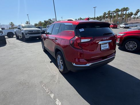 Used 2023 GMC Terrain SLT w/ Infotainment Package II FWD image 5