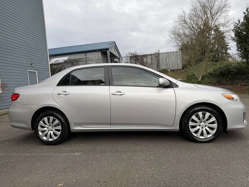 Used 2012 Toyota Corolla LE image 2