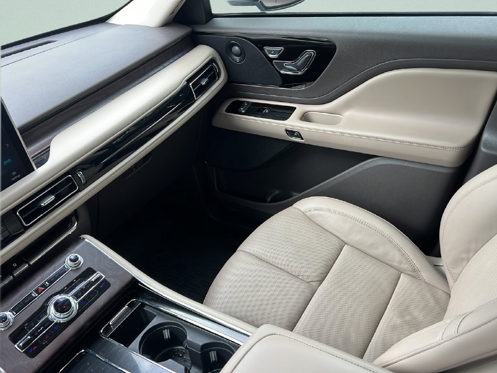 Used 2022 Lincoln Aviator Reserve w/ Equipment Group 201A RWD image 13