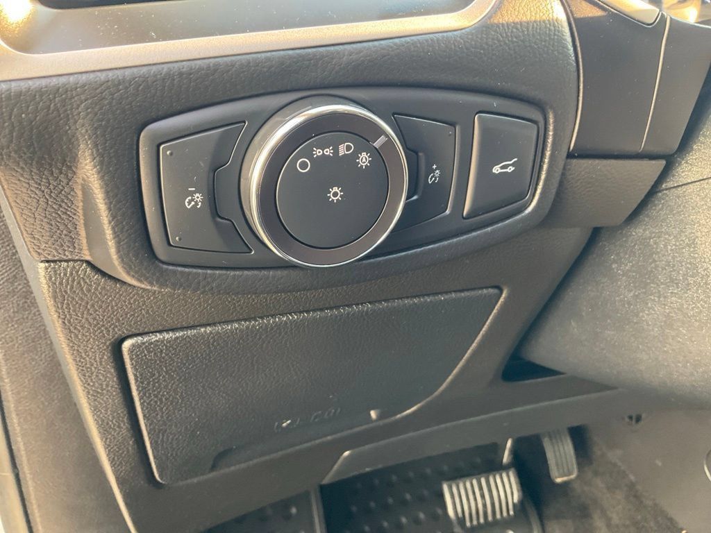 Used 2018 Ford Edge SEL w/ Equipment Group 201A FWD image 7