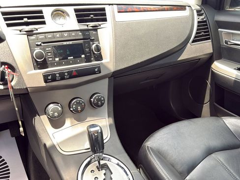 Used 2009 Chrysler Sebring Touring w/ Electronics Convenience Group FWD image 17