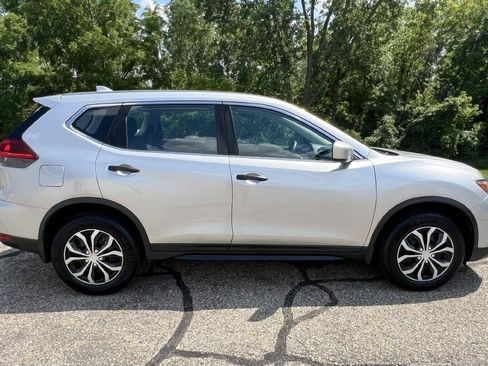 Used 2018 Nissan Rogue S AWD/4WD image 2