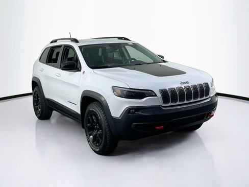 Used 2022 Jeep Cherokee Trailhawk w/ Trailer Tow Group AWD/4WD image 3