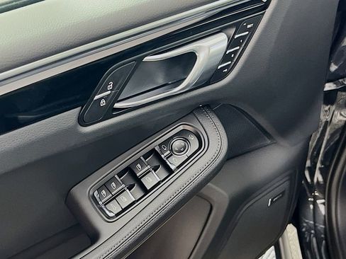 New 2026 Porsche Macan image 20