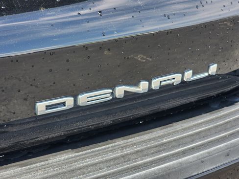 Used 2023 GMC Yukon Denali AWD/4WD image 12