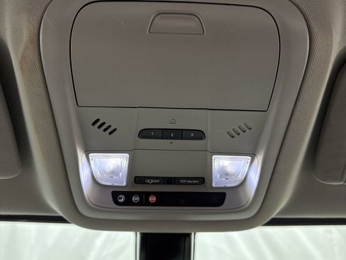 Used 2019 GMC Acadia SLT image 26