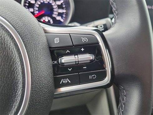 Certified 2023 Kia Carnival LX image 14