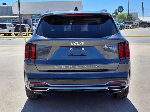 Certified 2022 Kia Sorento S w/ Panoramic Sunroof Package image 6