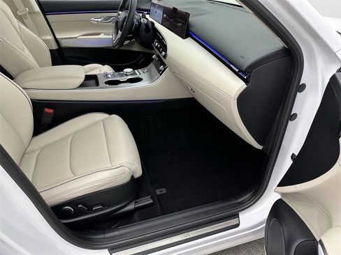 Used 2026 Genesis GV70 2.5T Advanced image 25