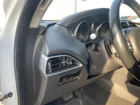 Used 2017 Jaguar F-PACE Prestige image 18